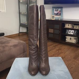Very Volatile brown Señorita Boots, size 7. Leather upper. balances man made.